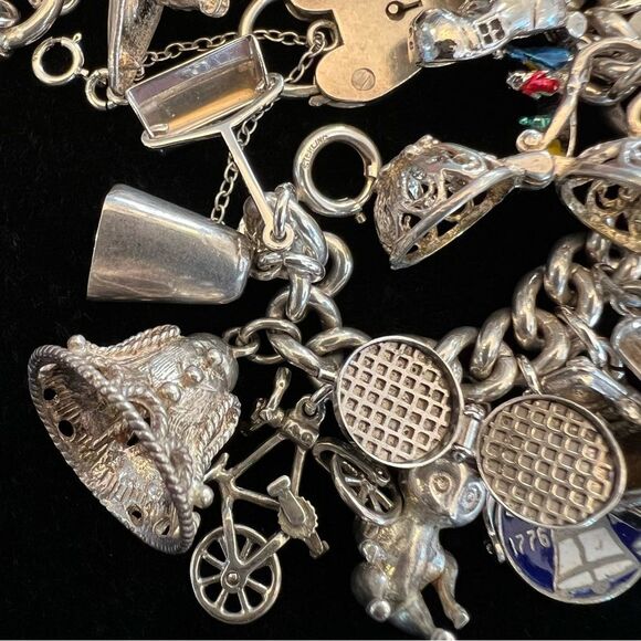 VINTAGE CHARM BRACELET HEART LOCKET TRAVEL 60s 70s STERLING SILVER 925 124G EVC - Picture 3 of 16